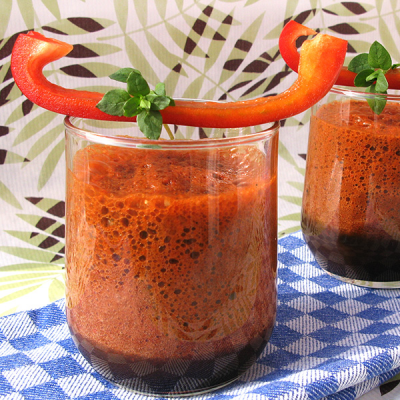 Refreshing Sweet Pepper Spirulina Smoothie